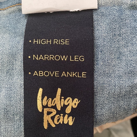 Recycled denim jeans, High Rise, slim leg, tags attached - Picture 7 of 8